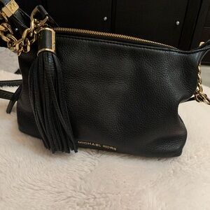 Micheal kors cross body hand bag
